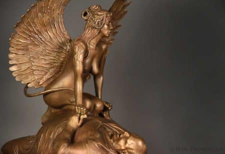 Sculpture de bronze par Jean Pronovost -Le Sphynx, plan rapproché.